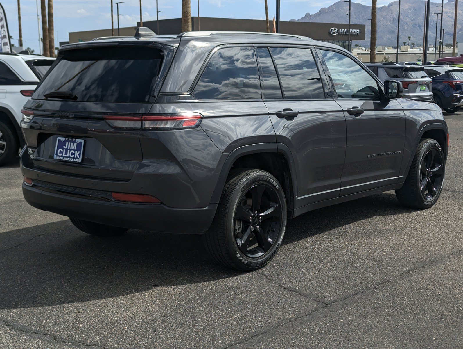 Certified 2023 Jeep Grand Cherokee Altitude AWD/4WD image 2