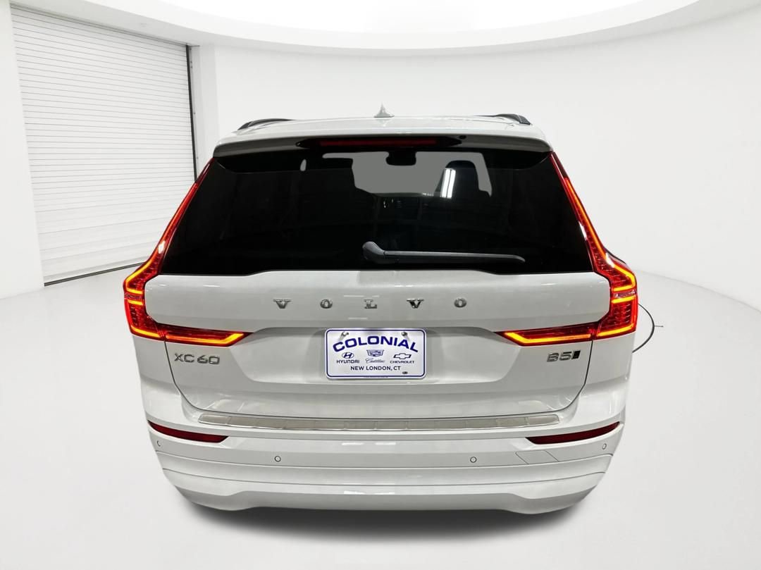 Used 2022 Volvo XC60 B5 Momentum w/ Climate Package image 6