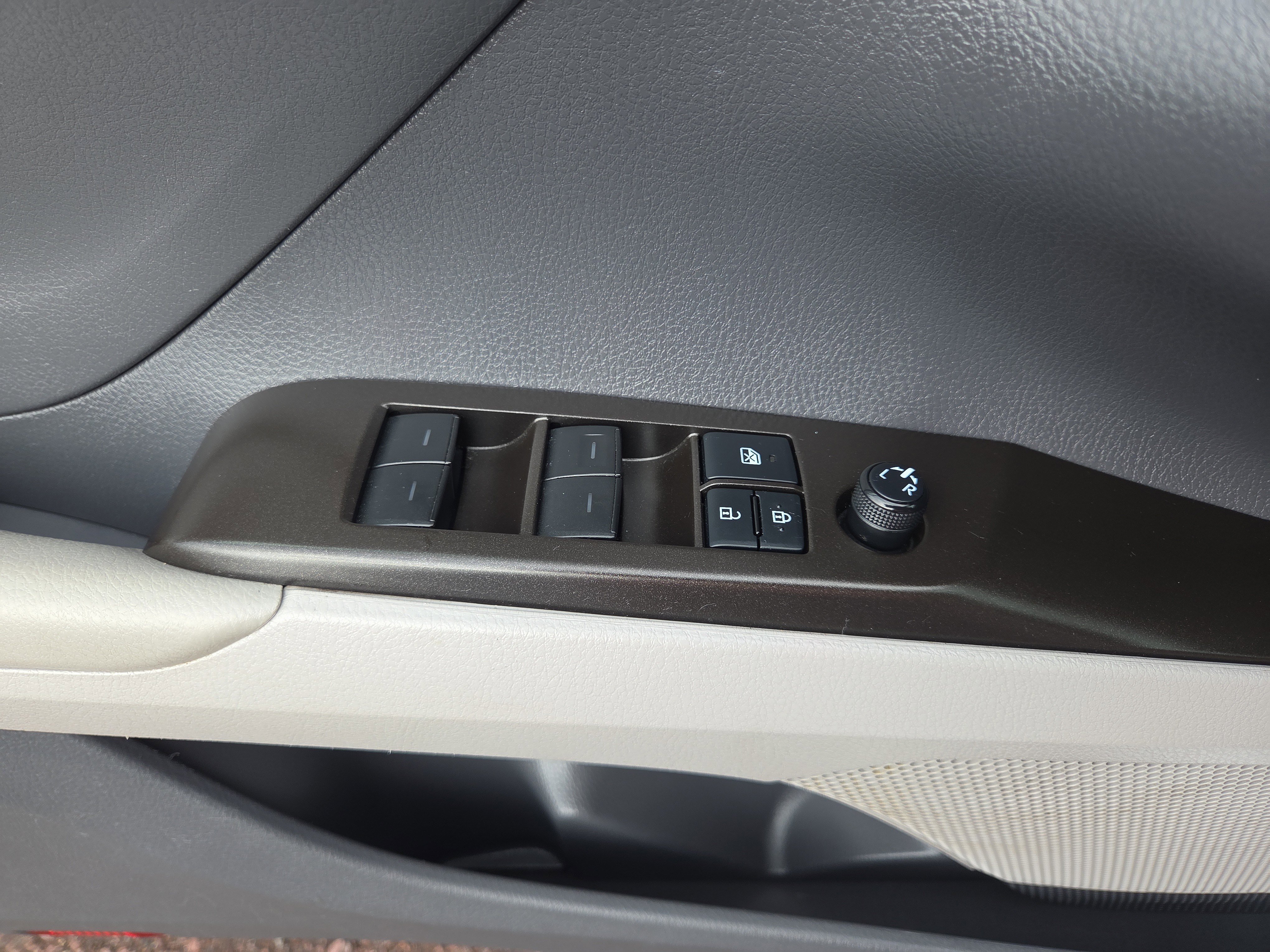 Certified 2021 Toyota Camry SE image 34