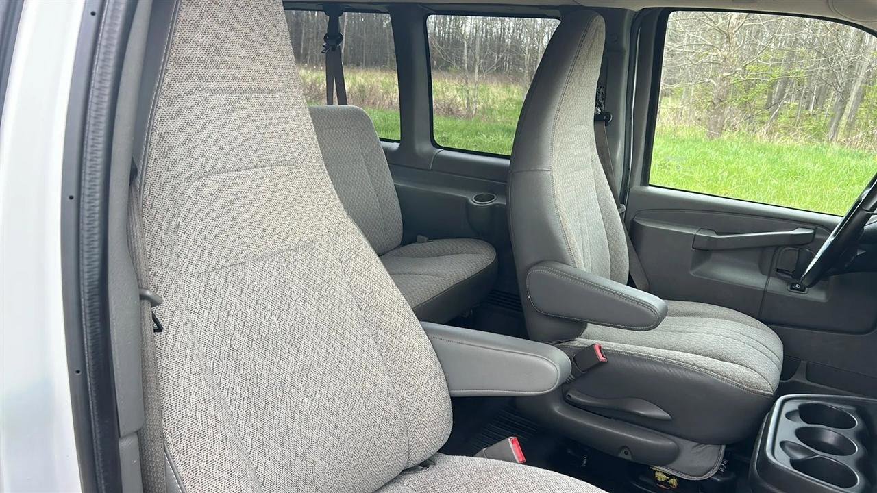 Used 2018 Chevrolet Express 3500 LT w/ LT Preferred Equipment Group RWD image 48