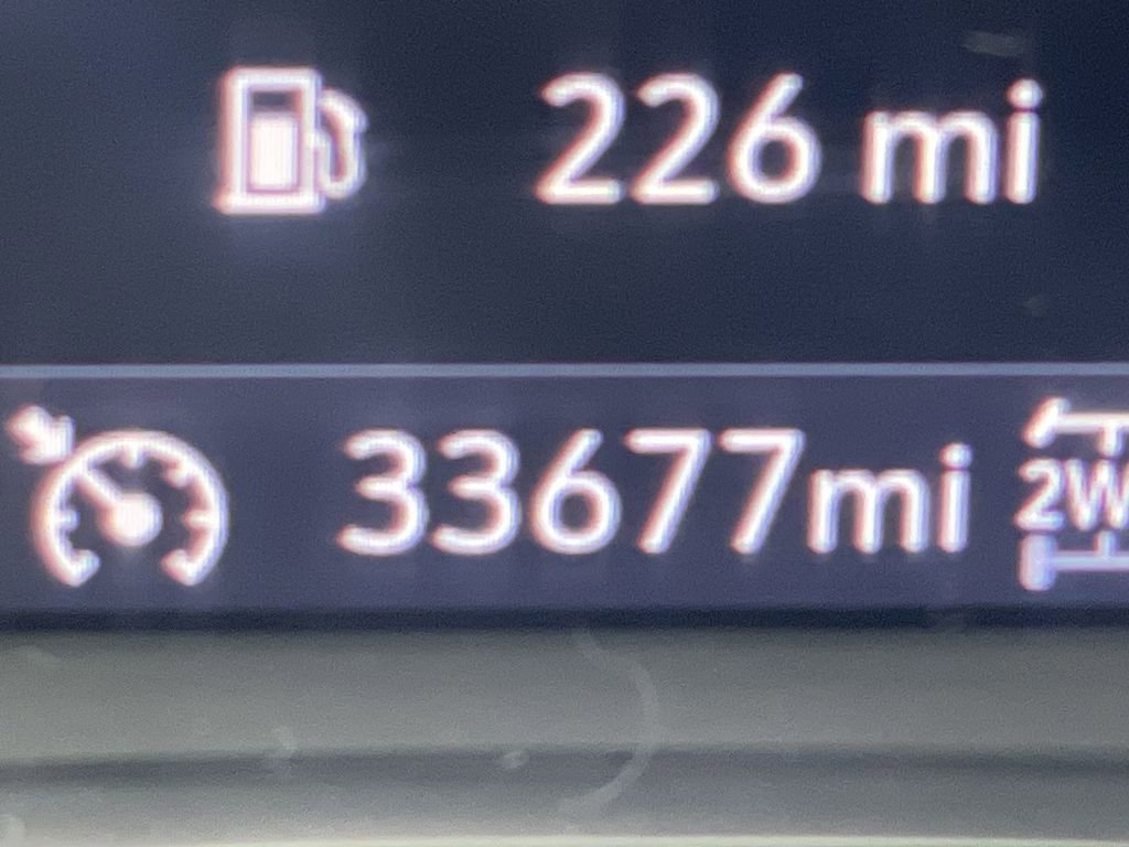 Used 2023 GMC Acadia SLT image 13