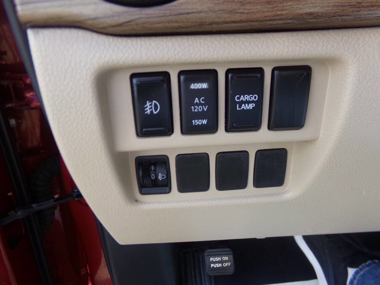 Used 2019 Nissan Titan SL image 39