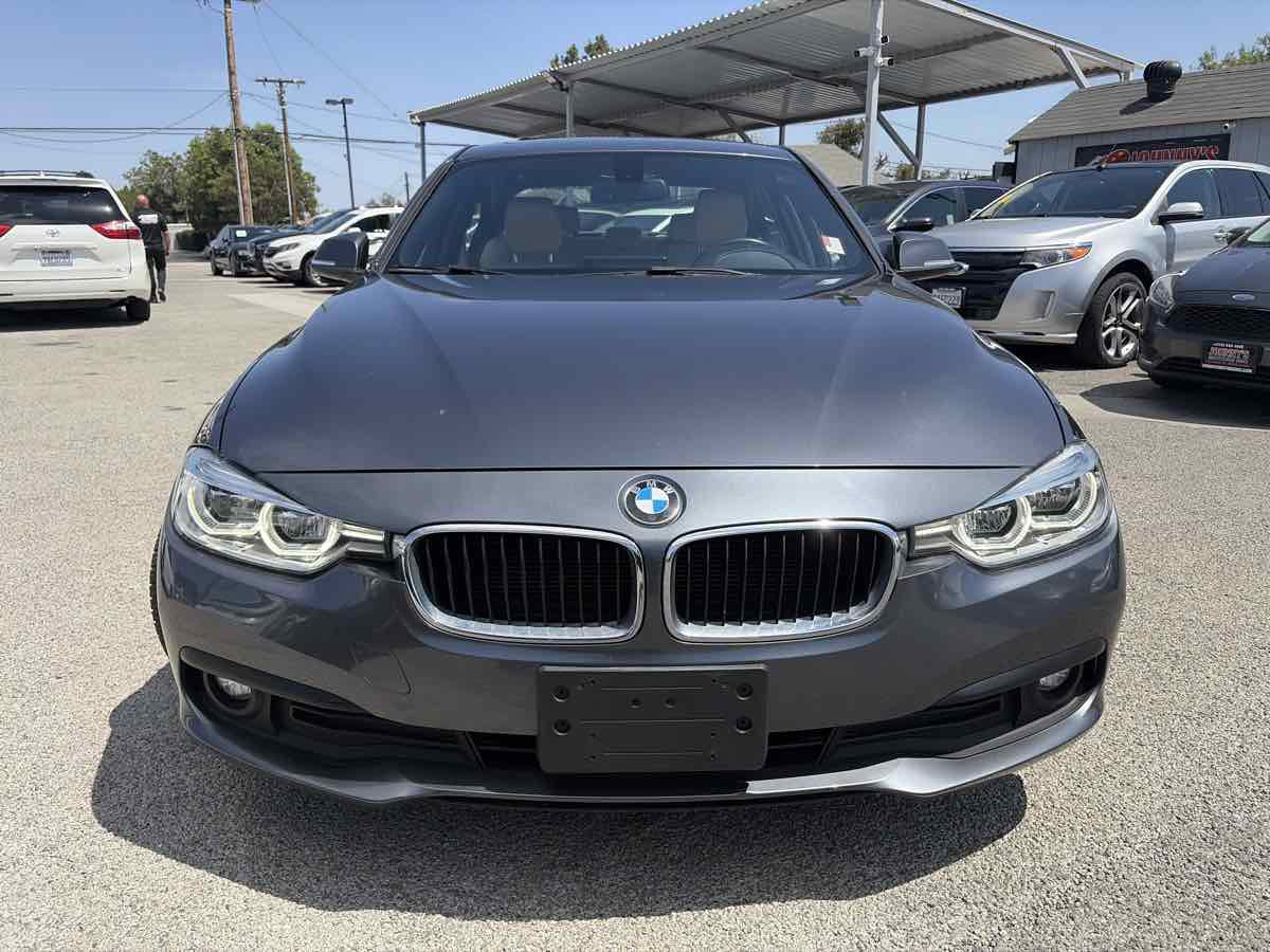 Used 2018 BMW 320i Sedan RWD image 5