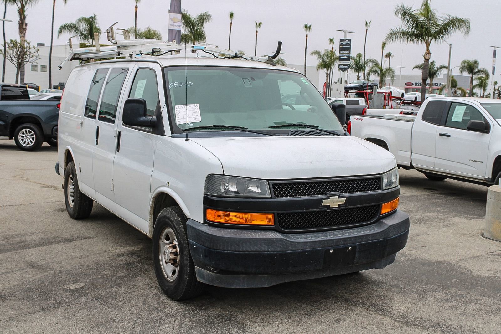 Used 2018 Chevrolet Express 2500 w/ Driver Convenience Package RWD image 3