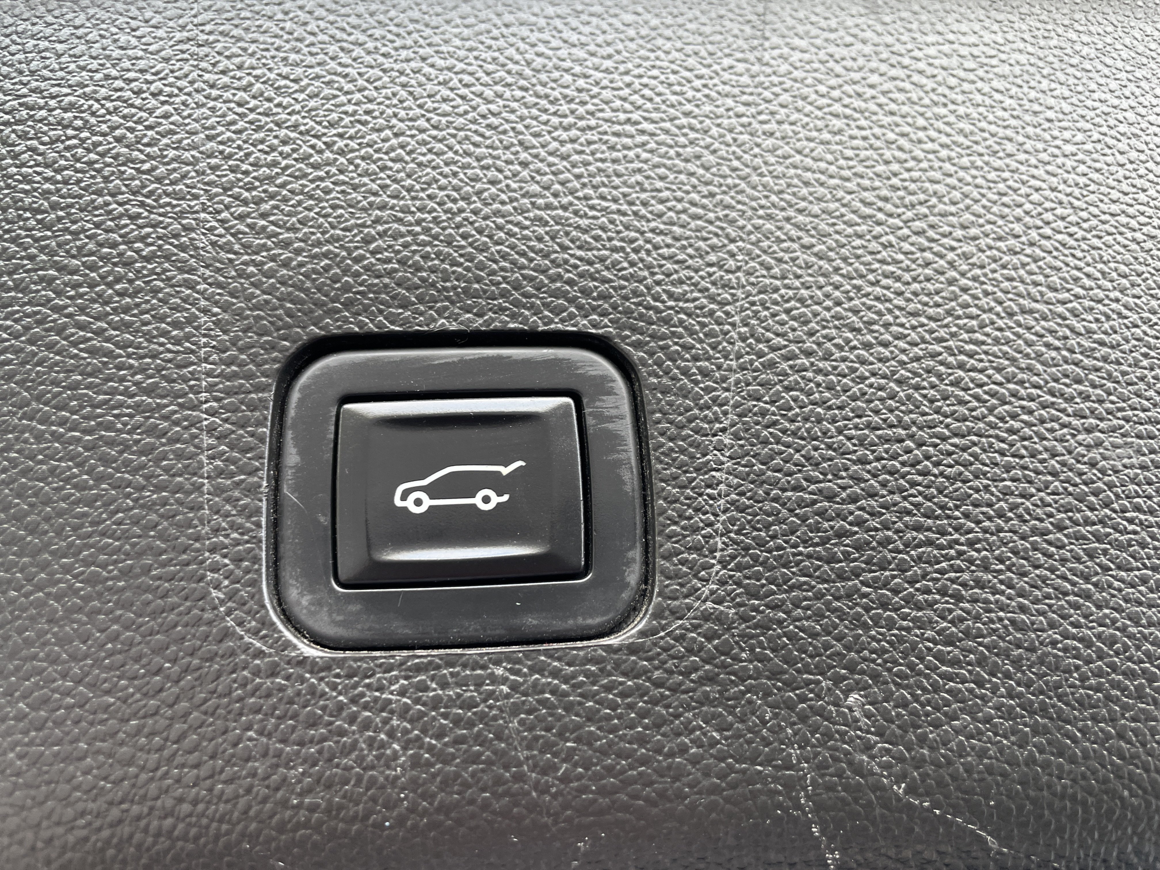 Used 2018 Chevrolet Traverse Premier w/ LPO, Floor Liner Package AWD/4WD image 28