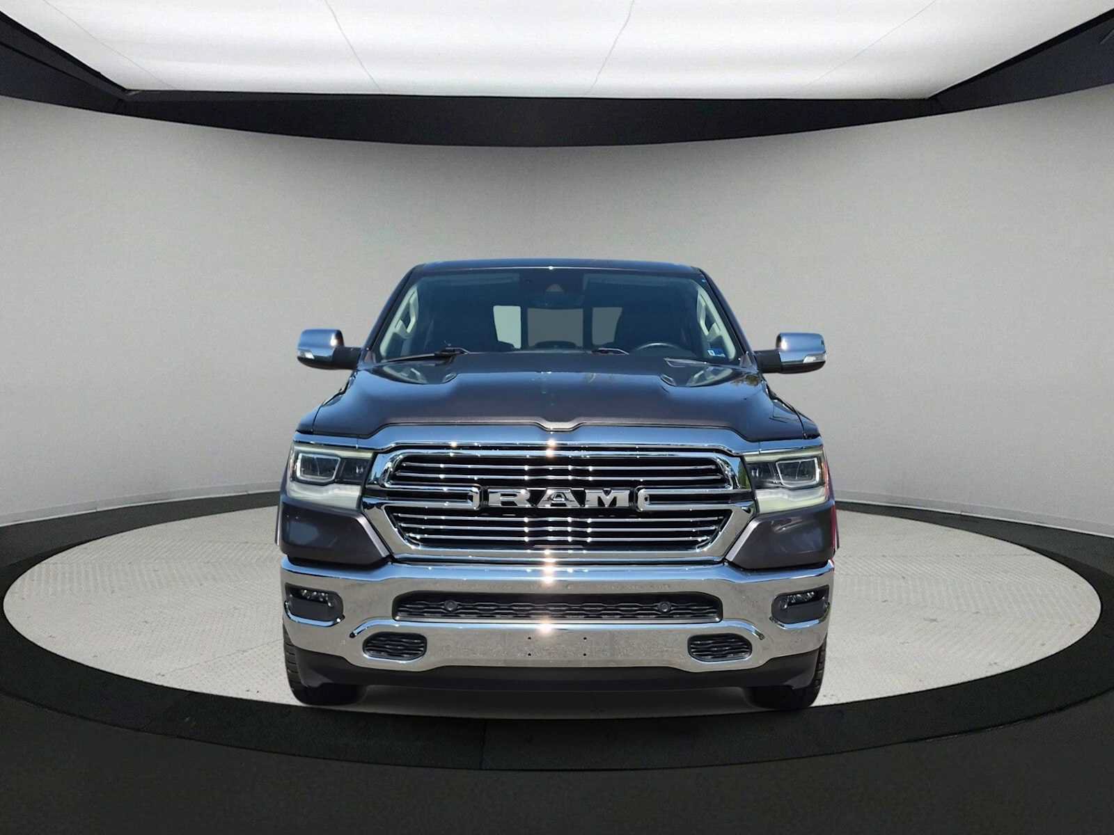Used 2022 RAM 1500 Laramie AWD/4WD image 3