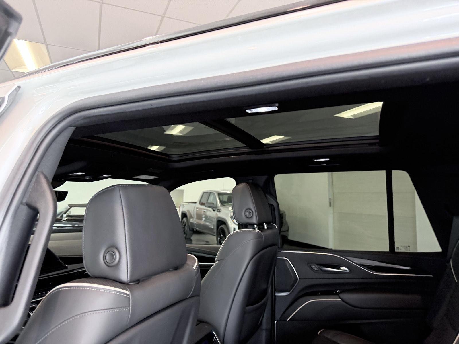 Used 2022 Cadillac Escalade Sport w/ Touring Package AWD/4WD image 25