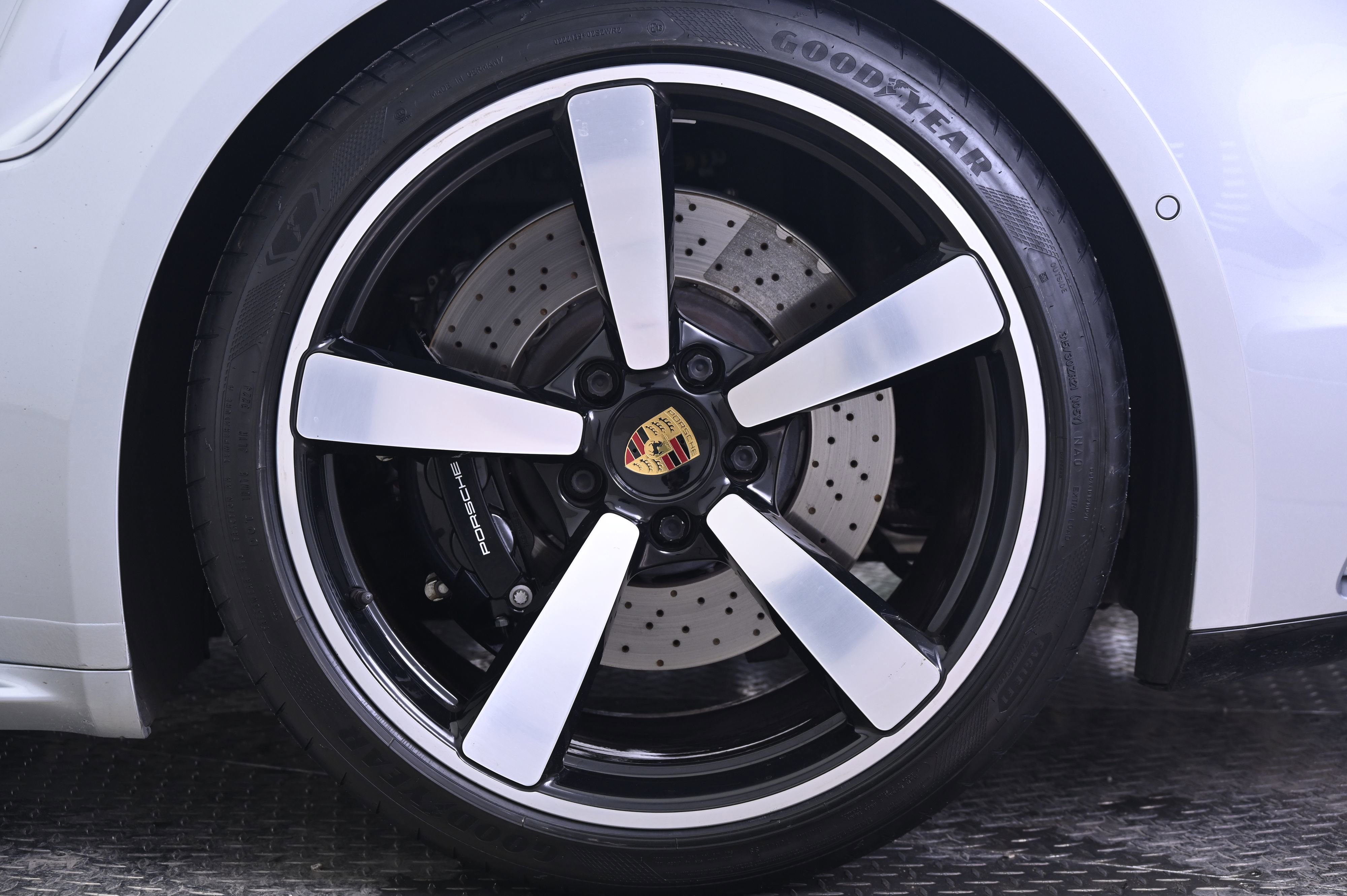 Certified 2022 Porsche 911 Turbo image 15