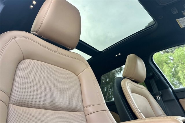 Used 2023 Lincoln Corsair Reserve w/ Equipment Group 201A image 17