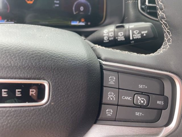 Used 2025 Jeep Wagoneer Series II AWD/4WD image 18