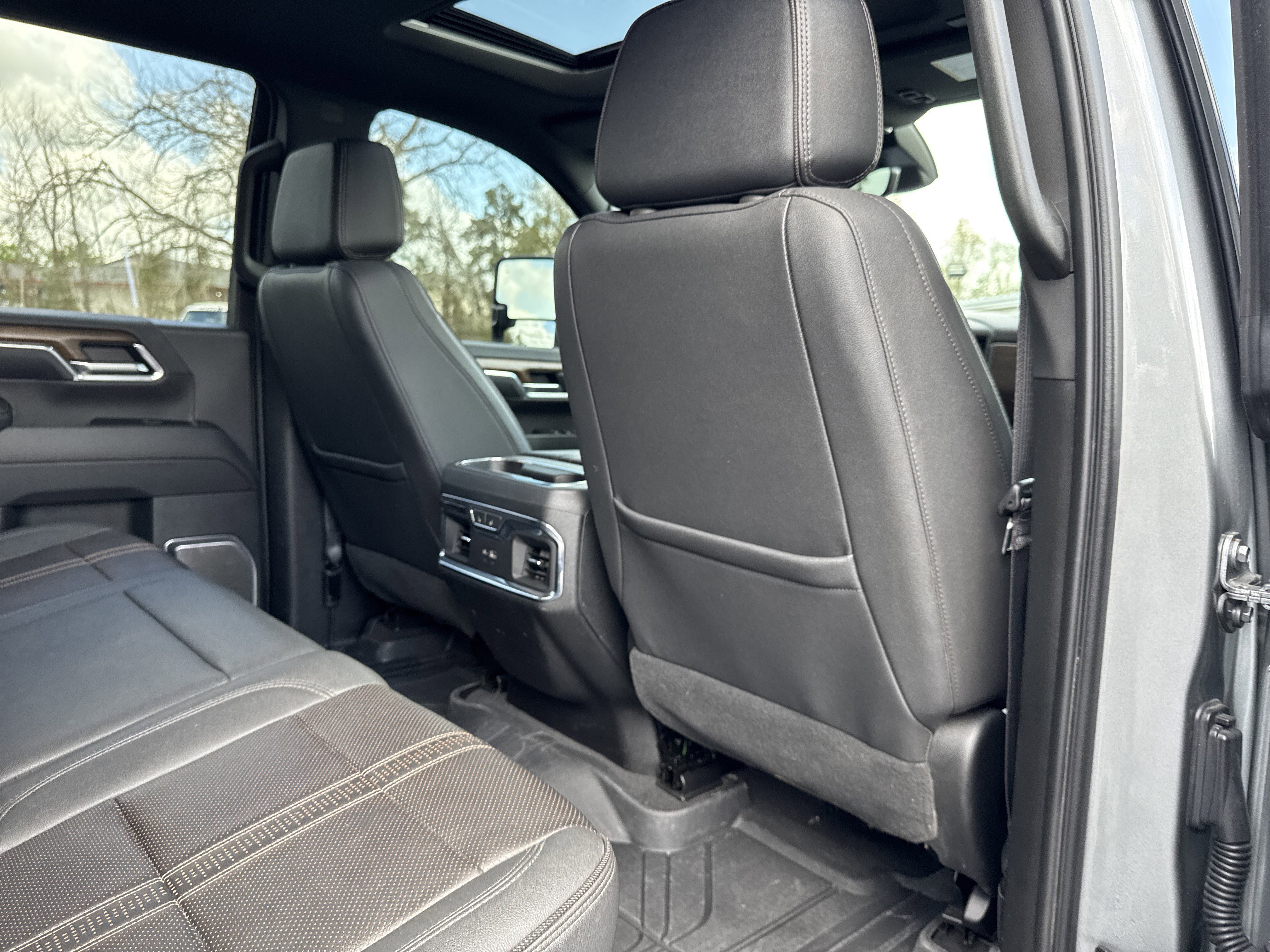 Used 2024 Chevrolet Silverado 3500 High Country w/ High Country Premium Package image 31