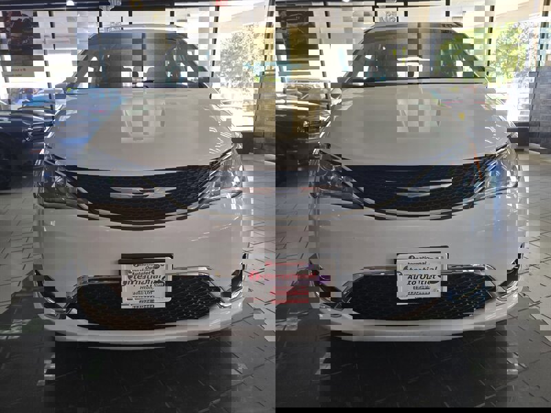 Used 2018 Chrysler Pacifica Touring Plus w/ Tire & Wheel Group image 2