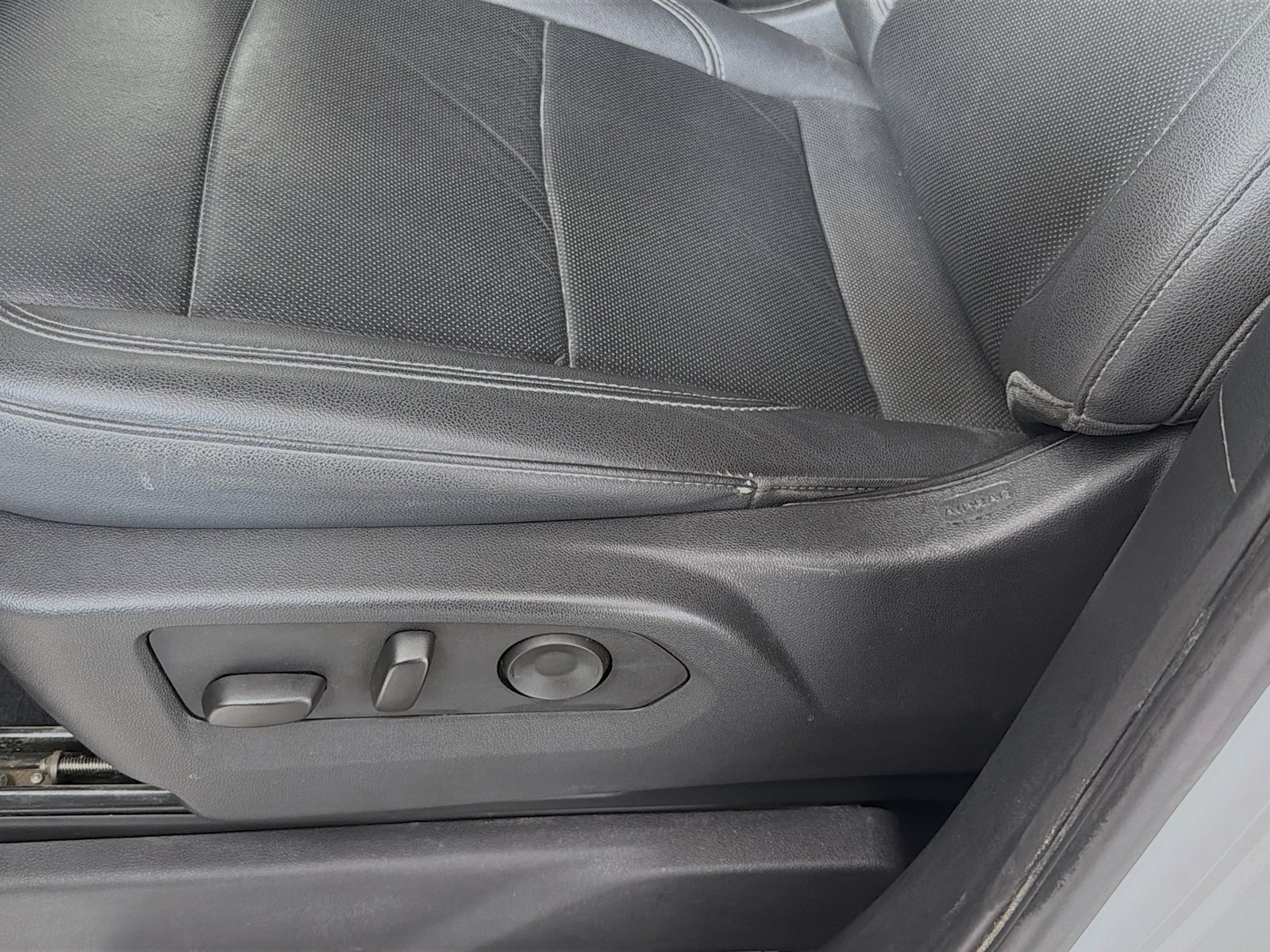 Used 2025 Chevrolet Silverado 1500 LTZ AWD/4WD image 23