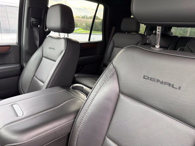 Used 2025 GMC Yukon Denali AWD/4WD image 46