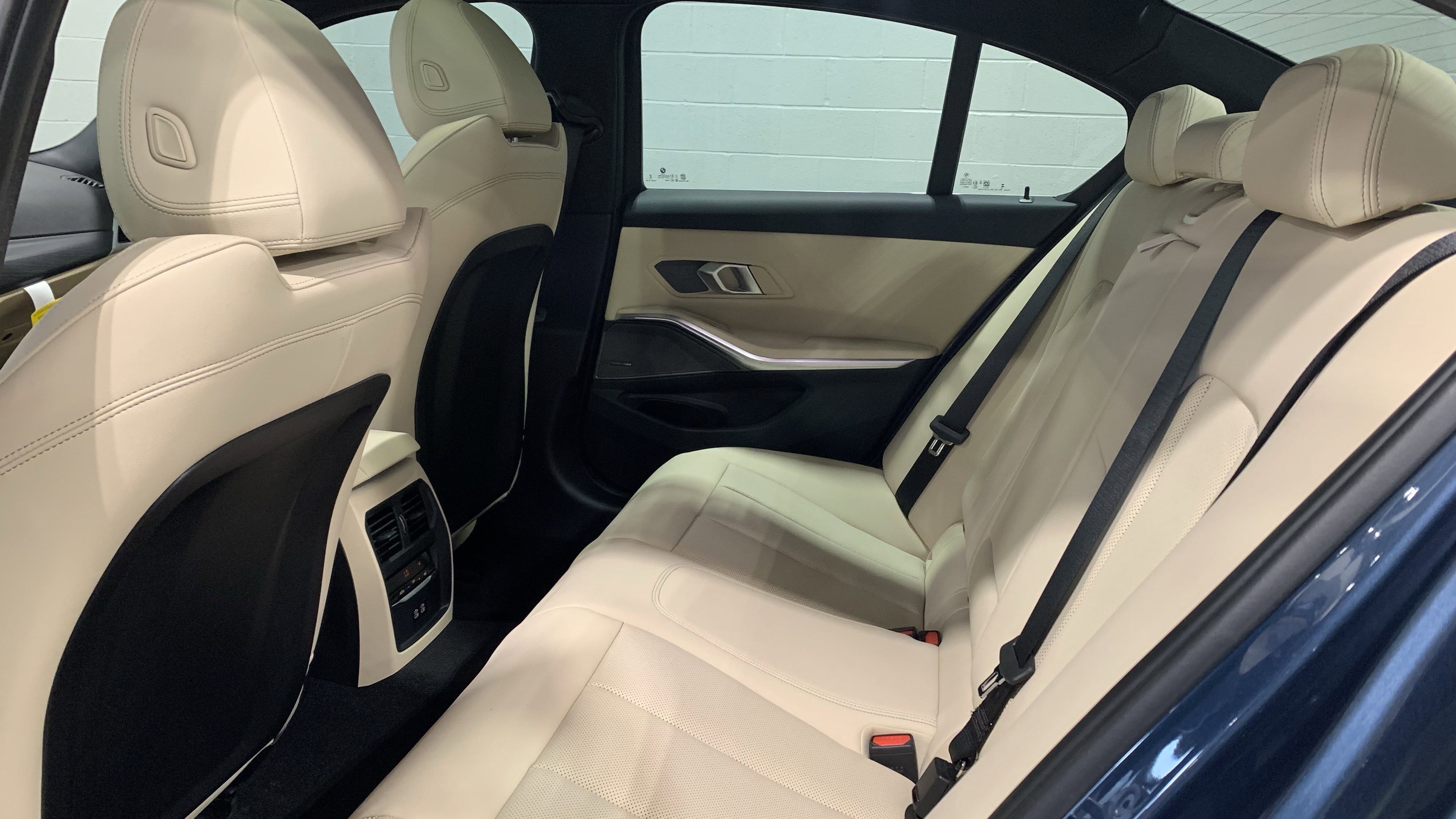 Used 2026 BMW 330i Sedan w/ Premium Package image 29