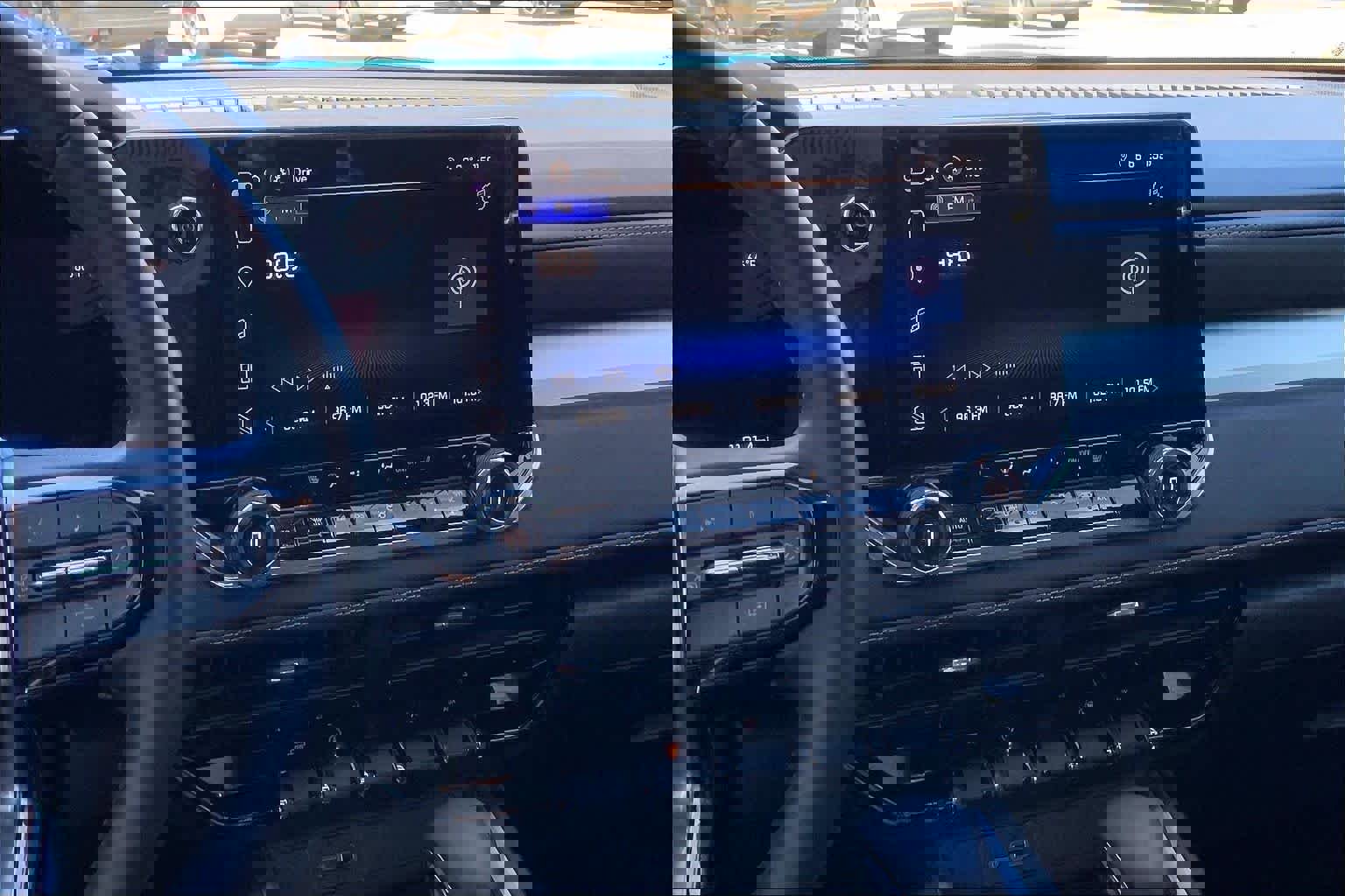 Used 2024 Chevrolet Colorado LT w/ LT Convenience Package II image 7