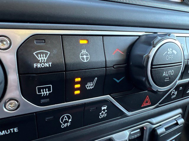 Used 2023 Jeep Gladiator Rubicon w/ LED Lighting Group AWD/4WD image 11
