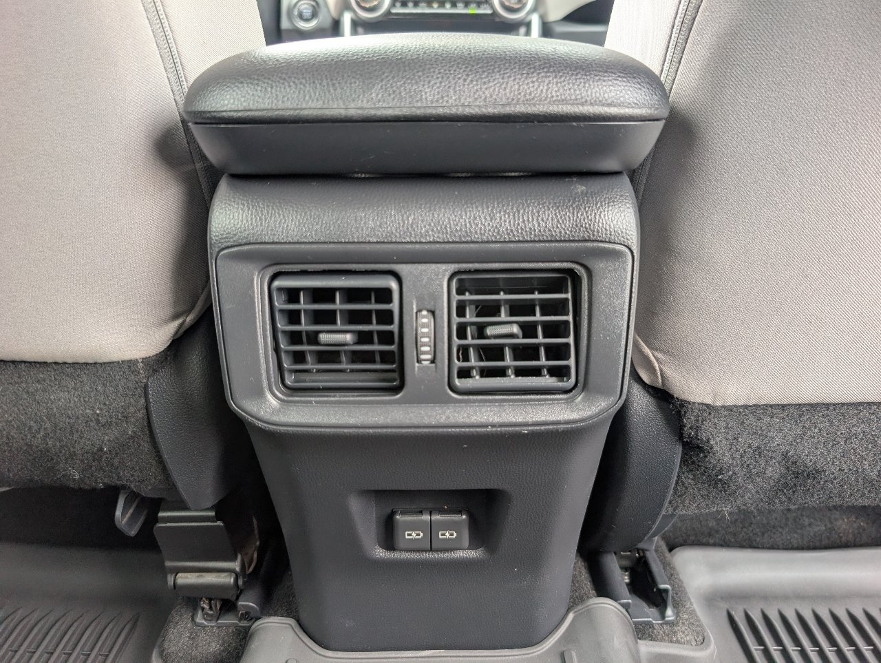 Used 2025 Toyota RAV4 XLE FWD image 7