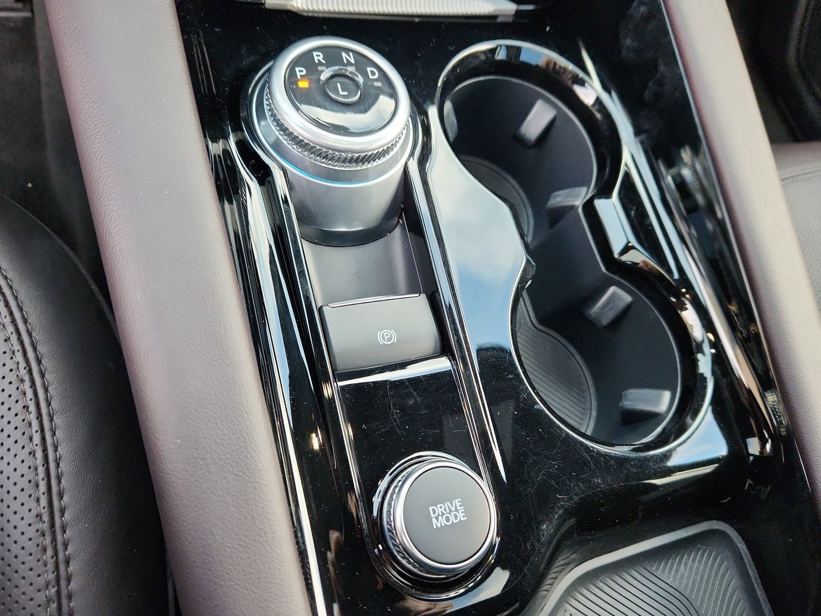 Used 2025 Ford Explorer Platinum w/ LUX Leather Package image 23