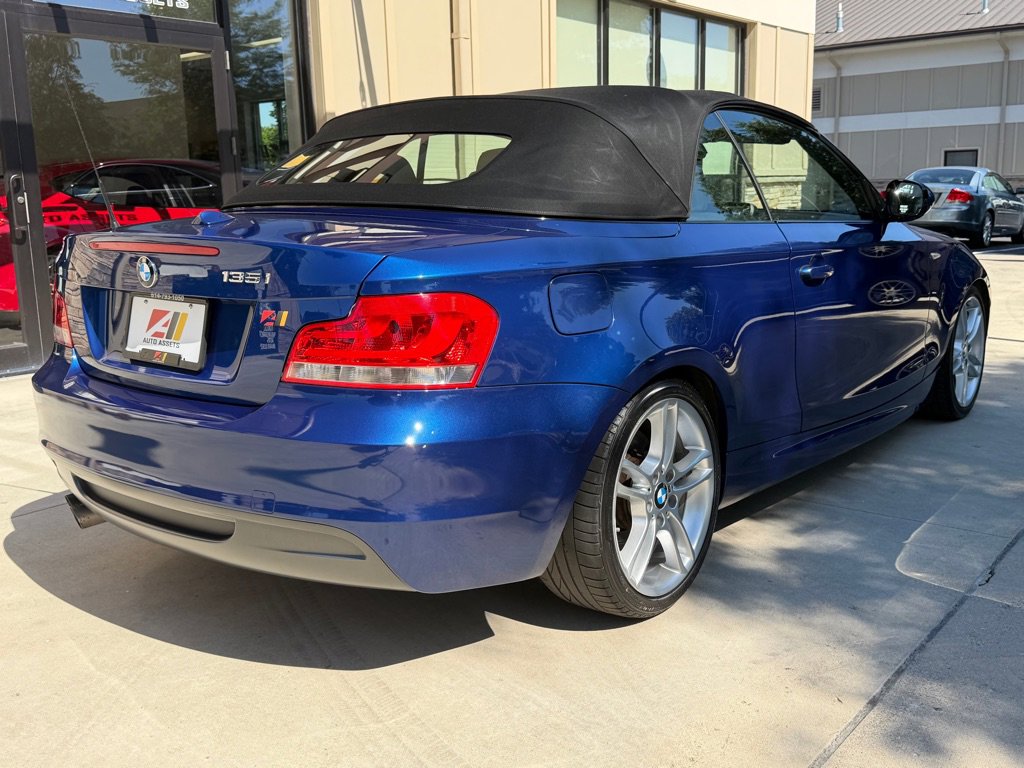 Used 2013 BMW 135i Convertible RWD image 9