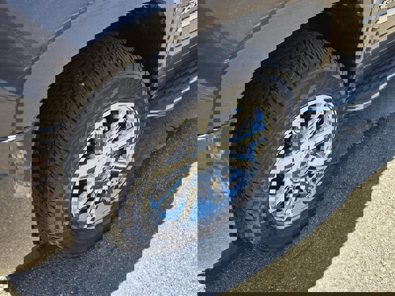 Used 2011 GMC Yukon Denali image 37