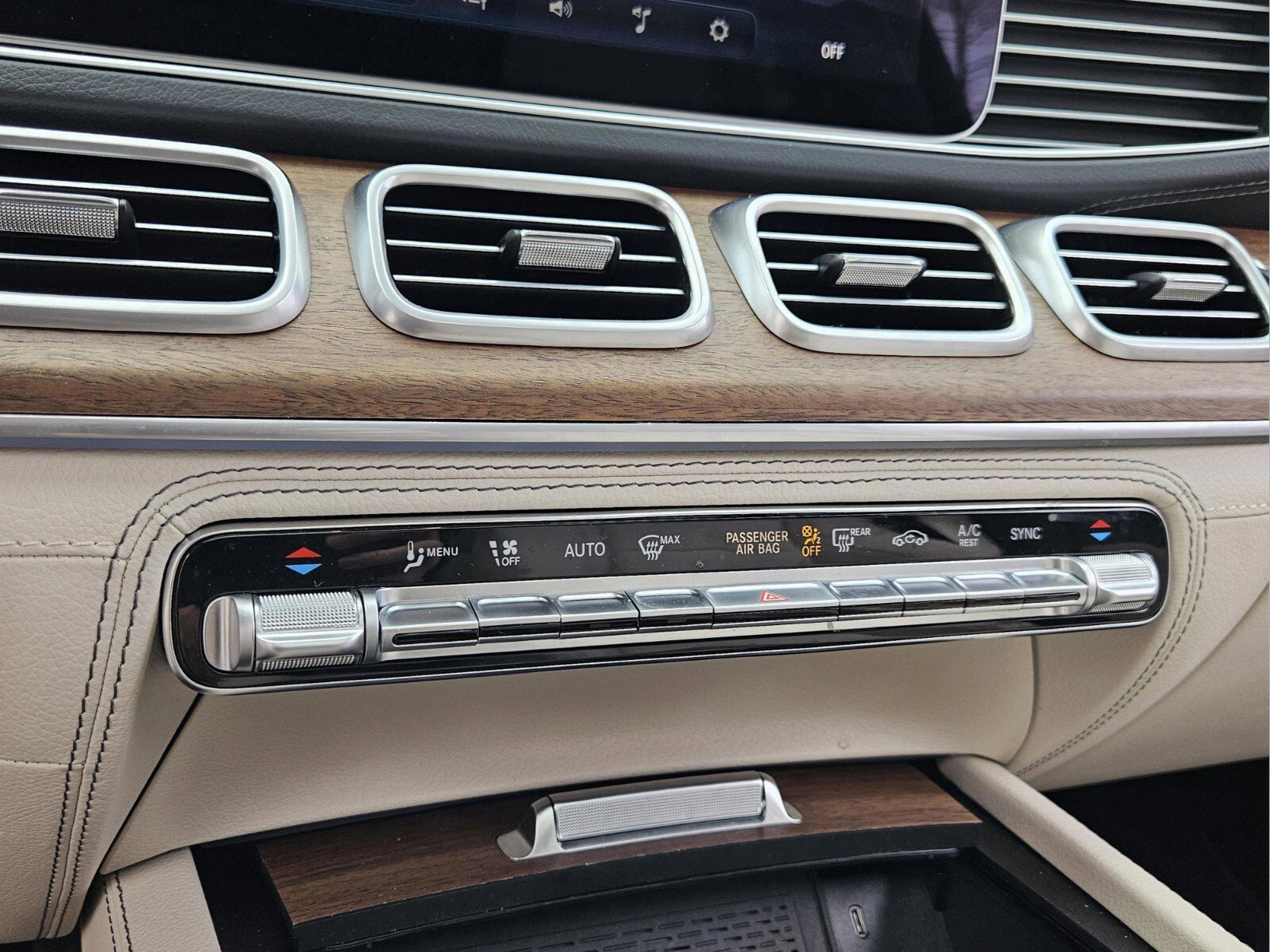 Used 2025 Mercedes-Benz GLS 450 4MATIC image 24