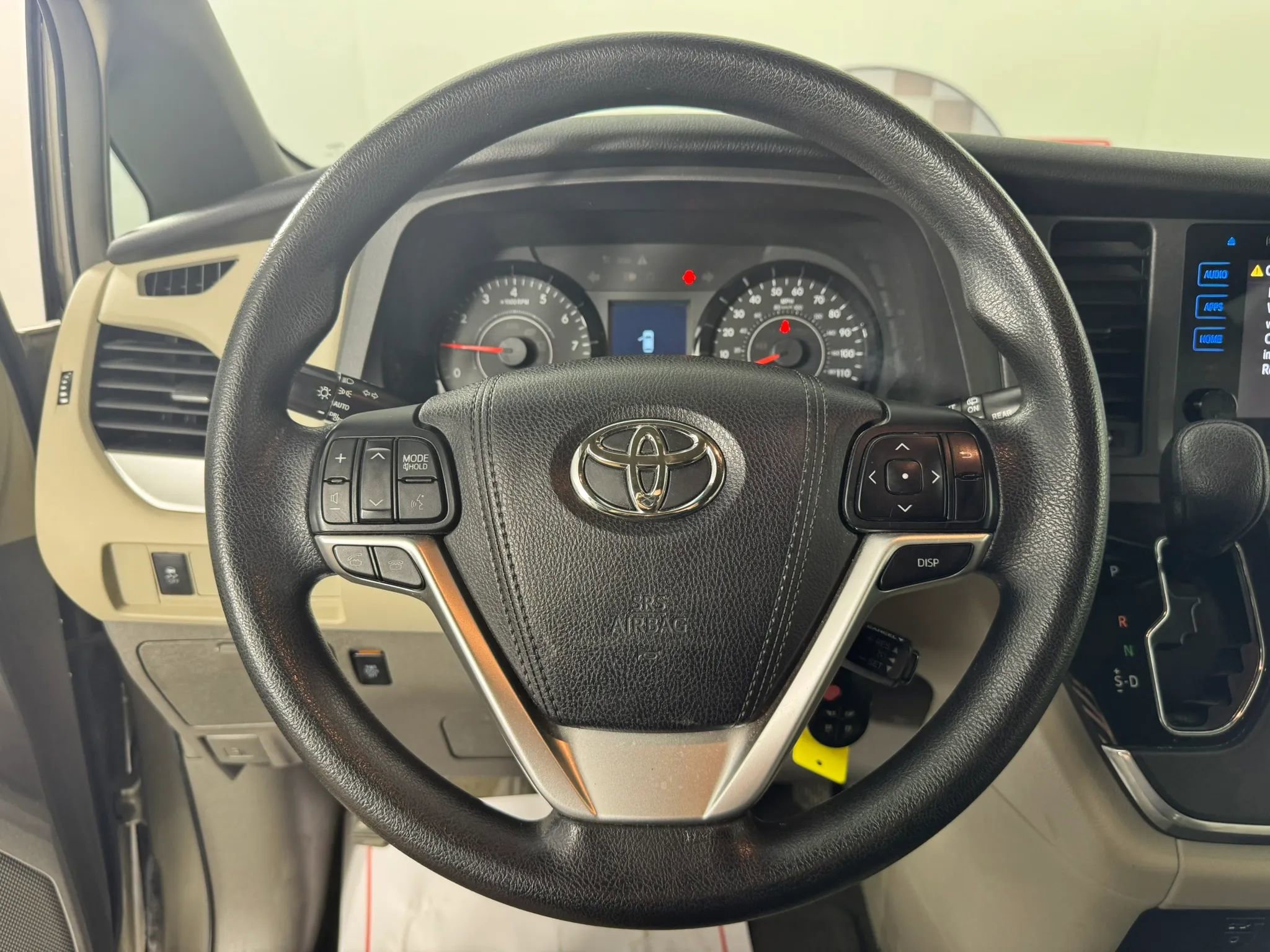 Used 2015 Toyota Sienna LE image 10