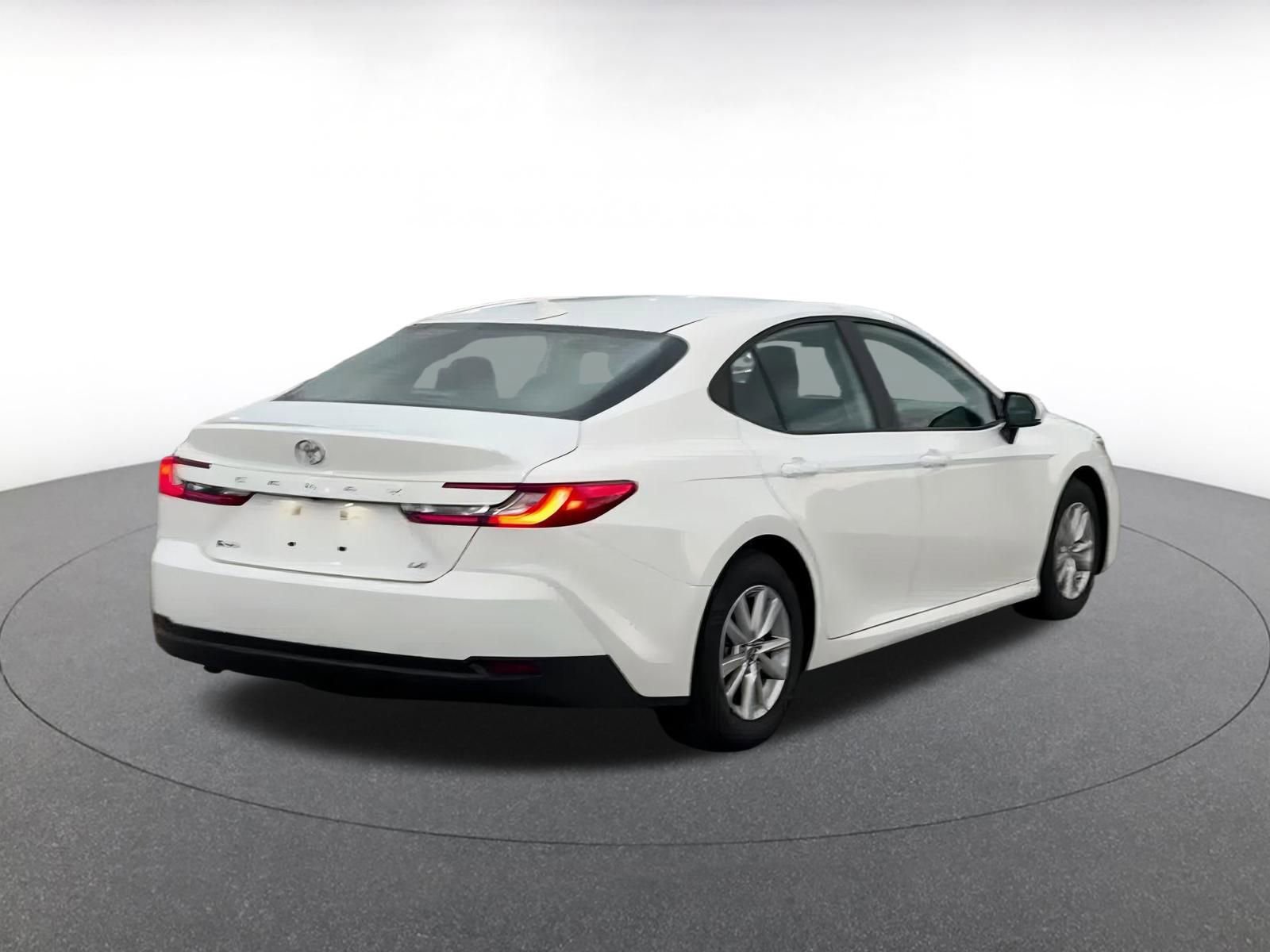 Used 2025 Toyota Camry LE image 15