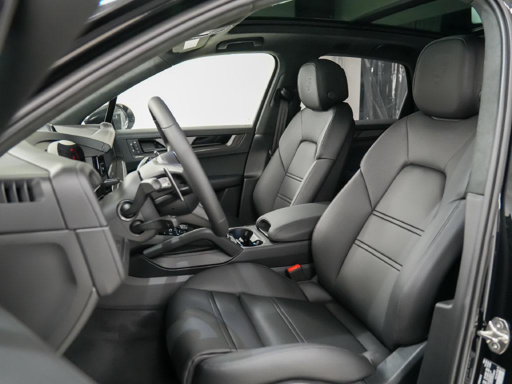 New 2026 Porsche Cayenne GTS AWD/4WD image 5