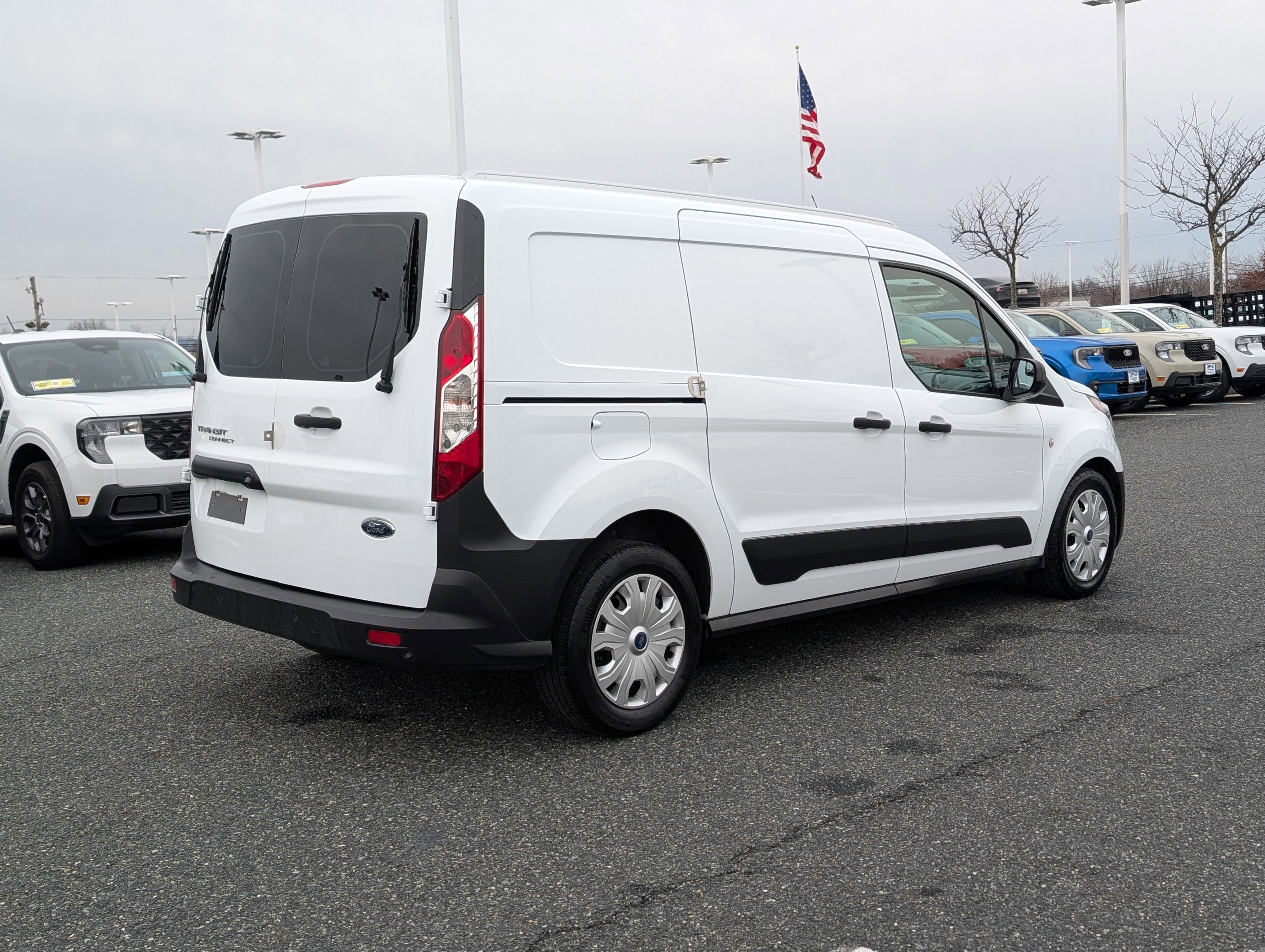 Used 2023 Ford Transit Connect XL image 3