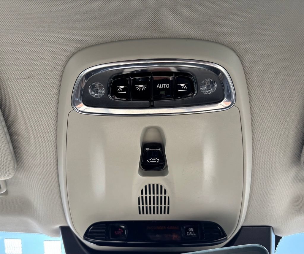 Used 2021 Volvo XC90 T6 Momentum AWD/4WD image 16