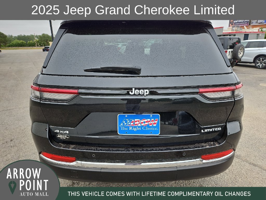 Used 2025 Jeep Grand Cherokee Limited AWD/4WD image 10