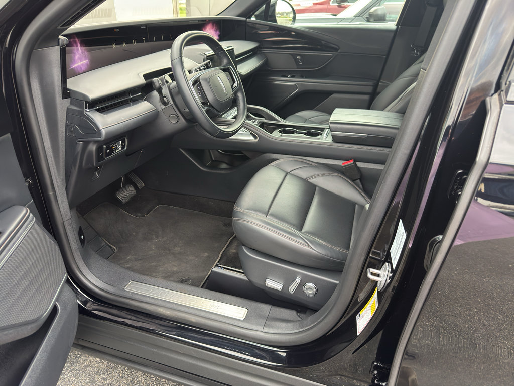 Used 2025 Lincoln Nautilus Premier w/ Jet Appearance Package AWD/4WD image 13