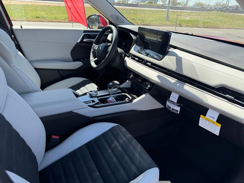 New 2026 Mitsubishi Outlander SE image 19