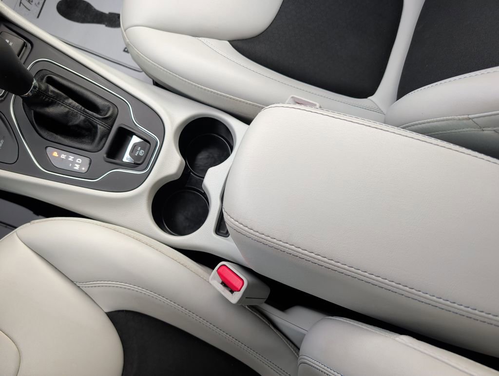 Used 2020 Jeep Cherokee Latitude Plus w/ Cold Weather Group image 17