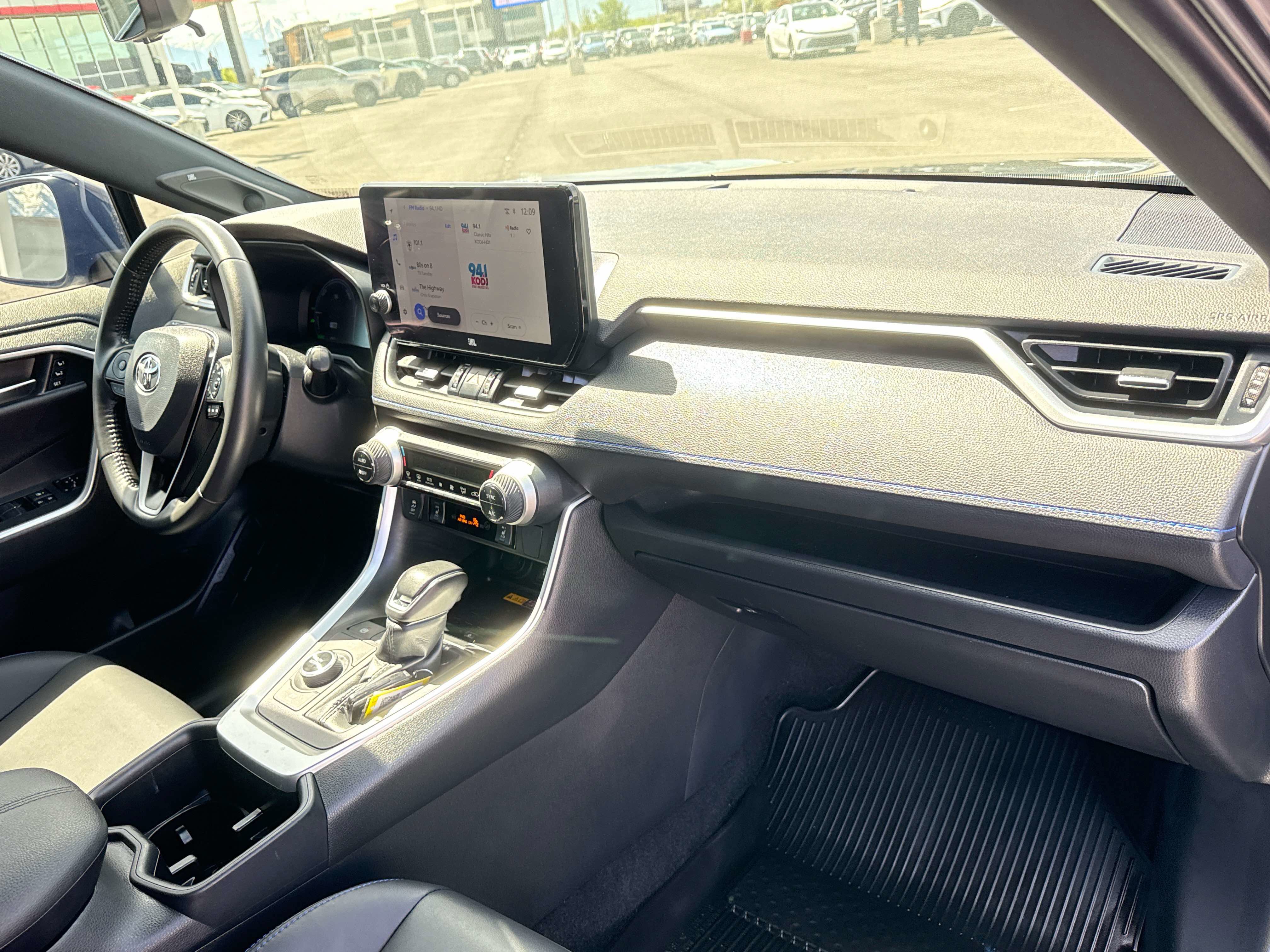 Used 2023 Toyota RAV4 XSE AWD/4WD image 18