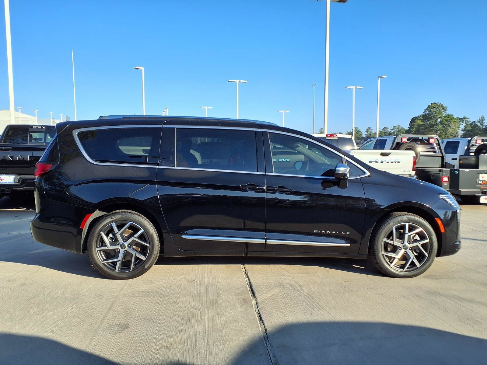 New 2027 Chrysler Pacifica Pinnacle AWD/4WD image 4