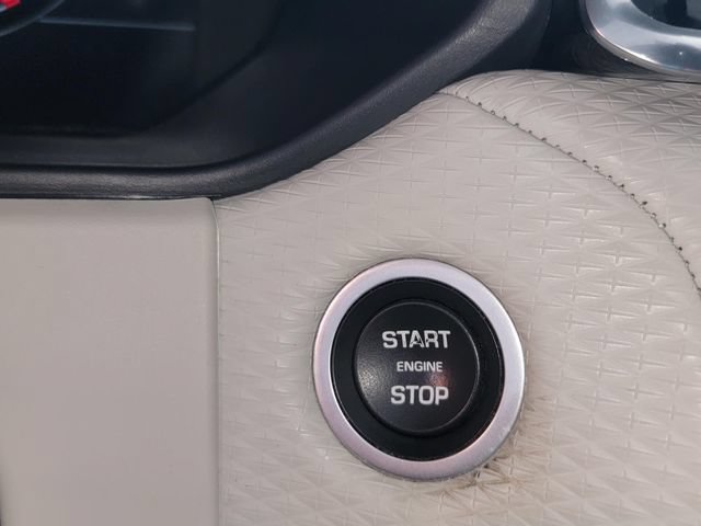 Used 2018 Land Rover Range Rover Velar R-Dynamic SE AWD/4WD image 19