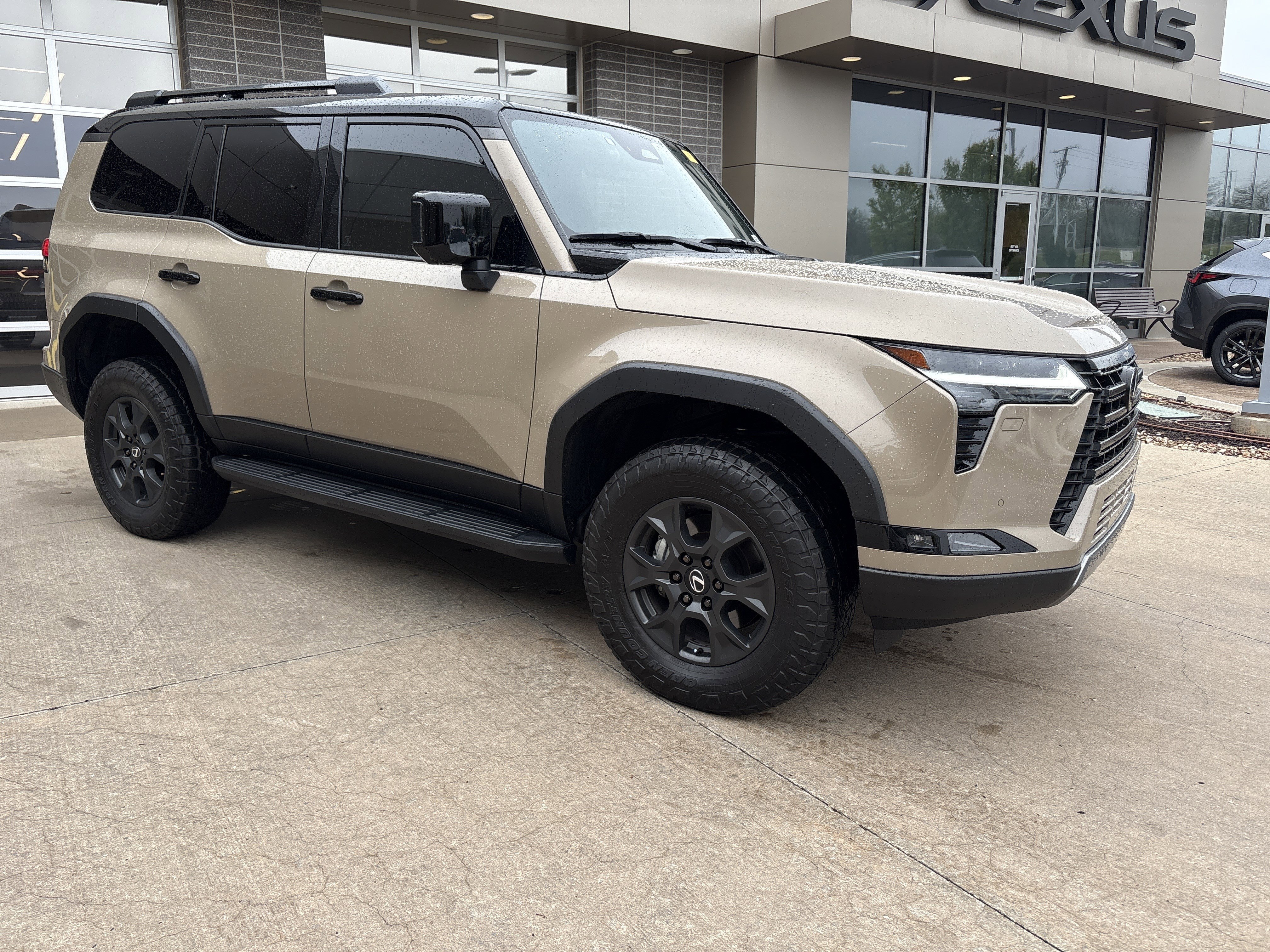 Used 2025 Lexus GX 550 image 2