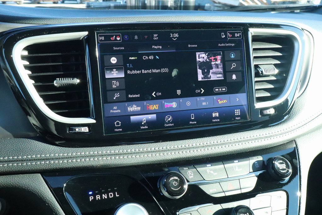 New 2026 Chrysler Pacifica Select image 6