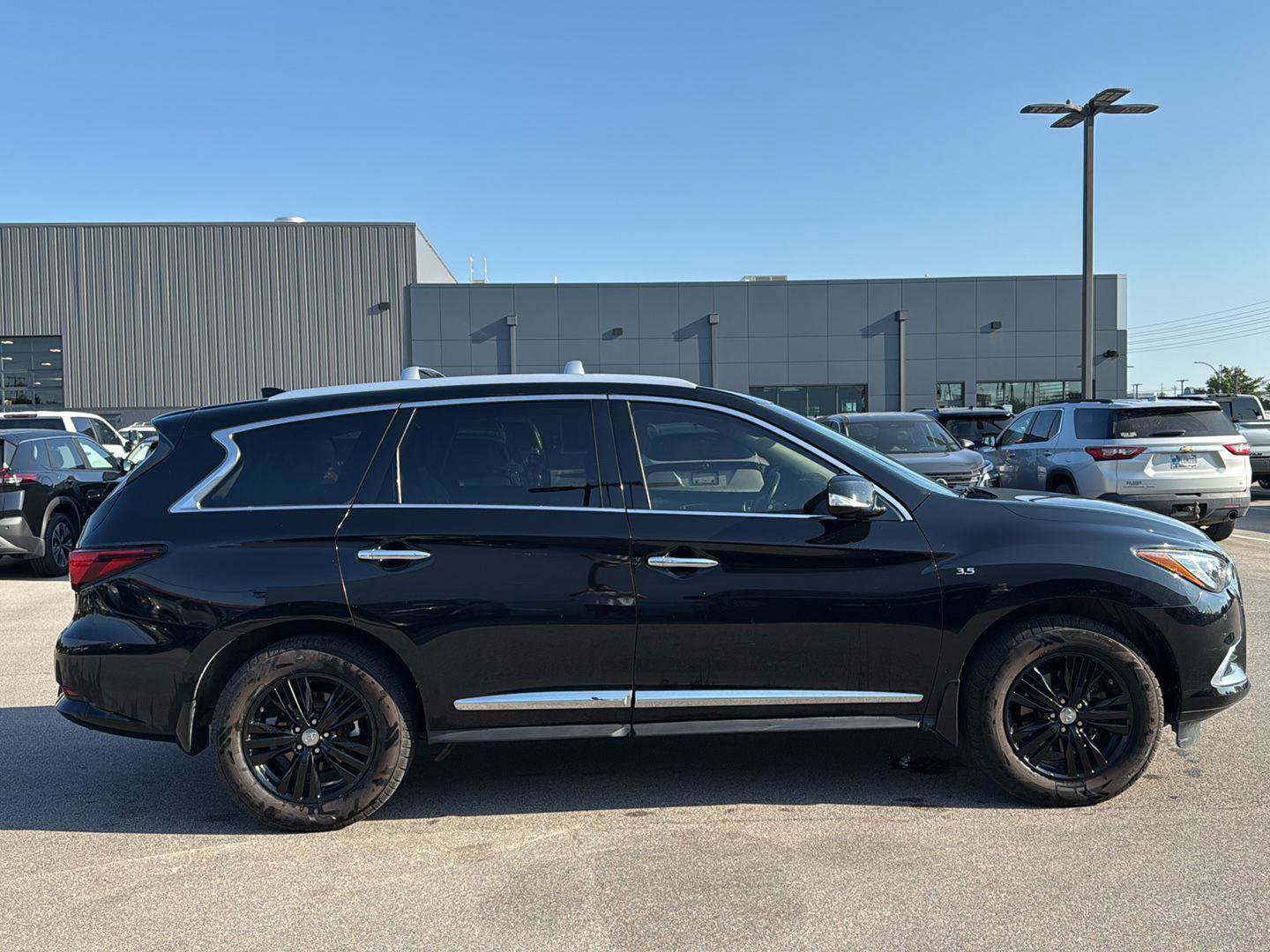 Used 2016 INFINITI QX60 Luxe AWD/4WD image 2
