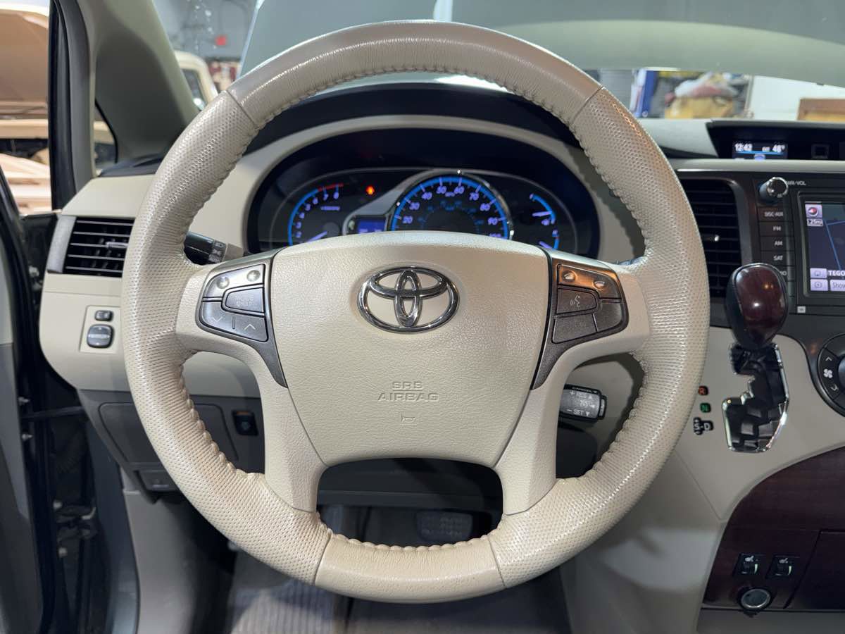 Used 2012 Toyota Sienna XLE w/ XLE Navigation Pkg FWD image 19
