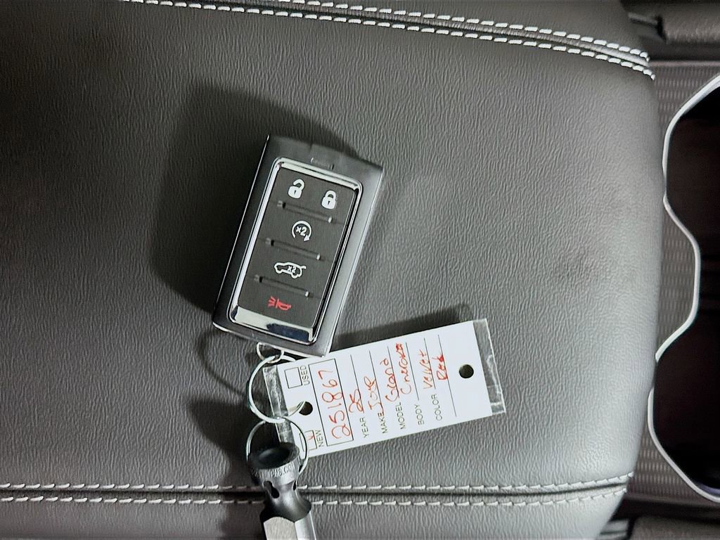 New 2025 Jeep Grand Cherokee Laredo X w/ Luxury Tech Group I image 19