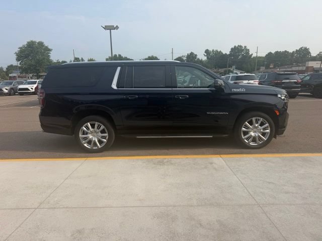 Used 2022 Chevrolet Suburban High Country AWD/4WD image 12