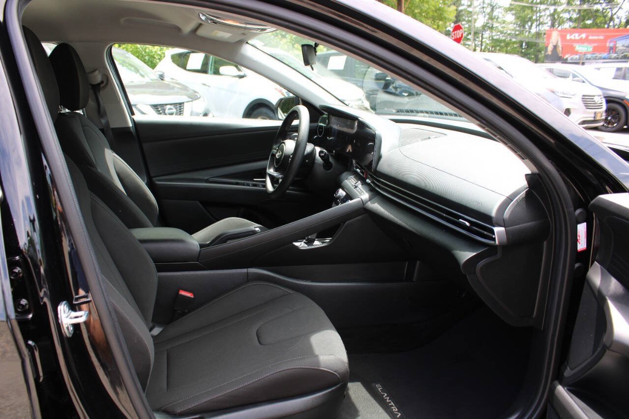 Used 2024 Hyundai Elantra SEL FWD image 30
