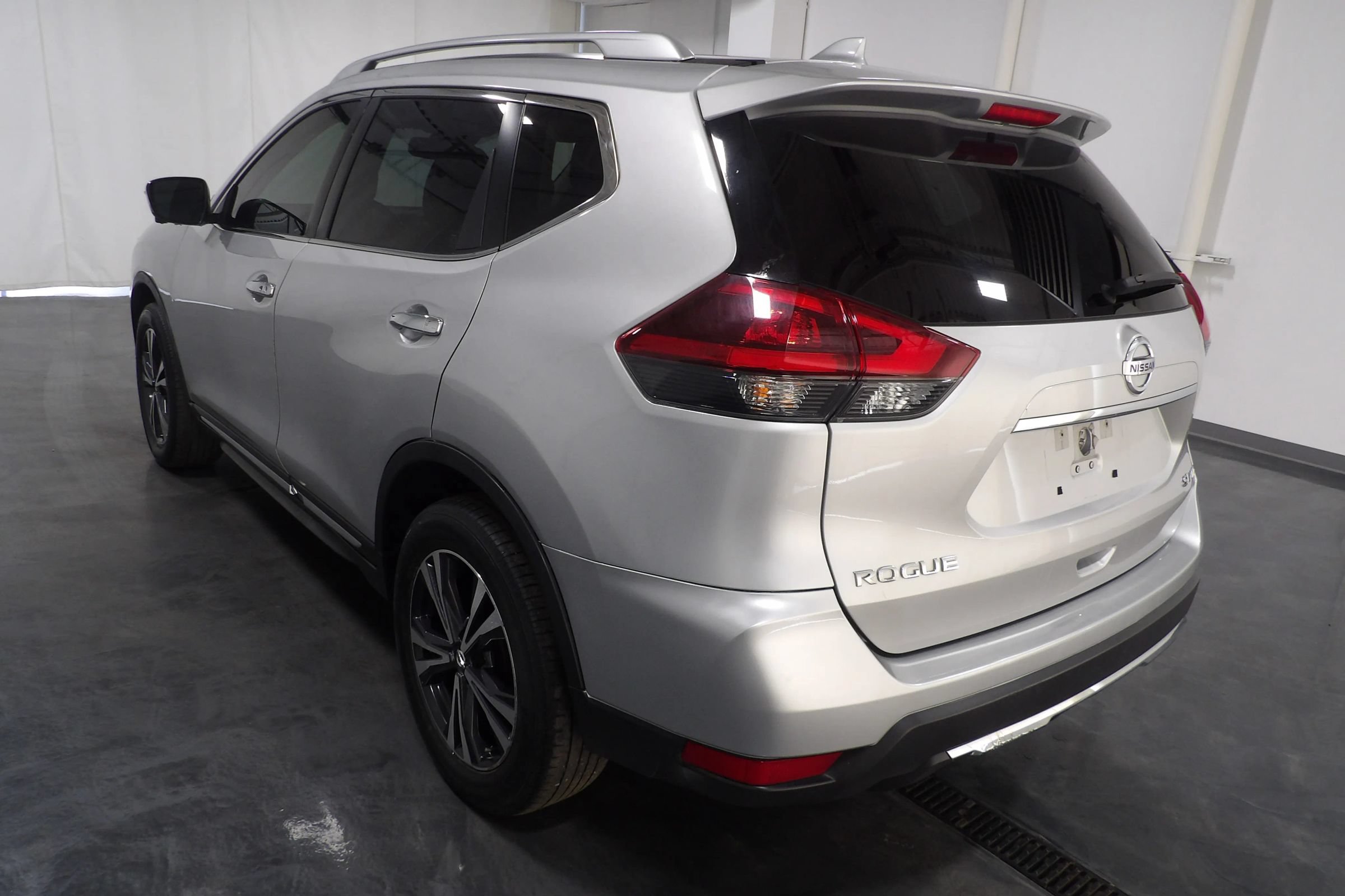 Used 2018 Nissan Rogue SL AWD/4WD image 6
