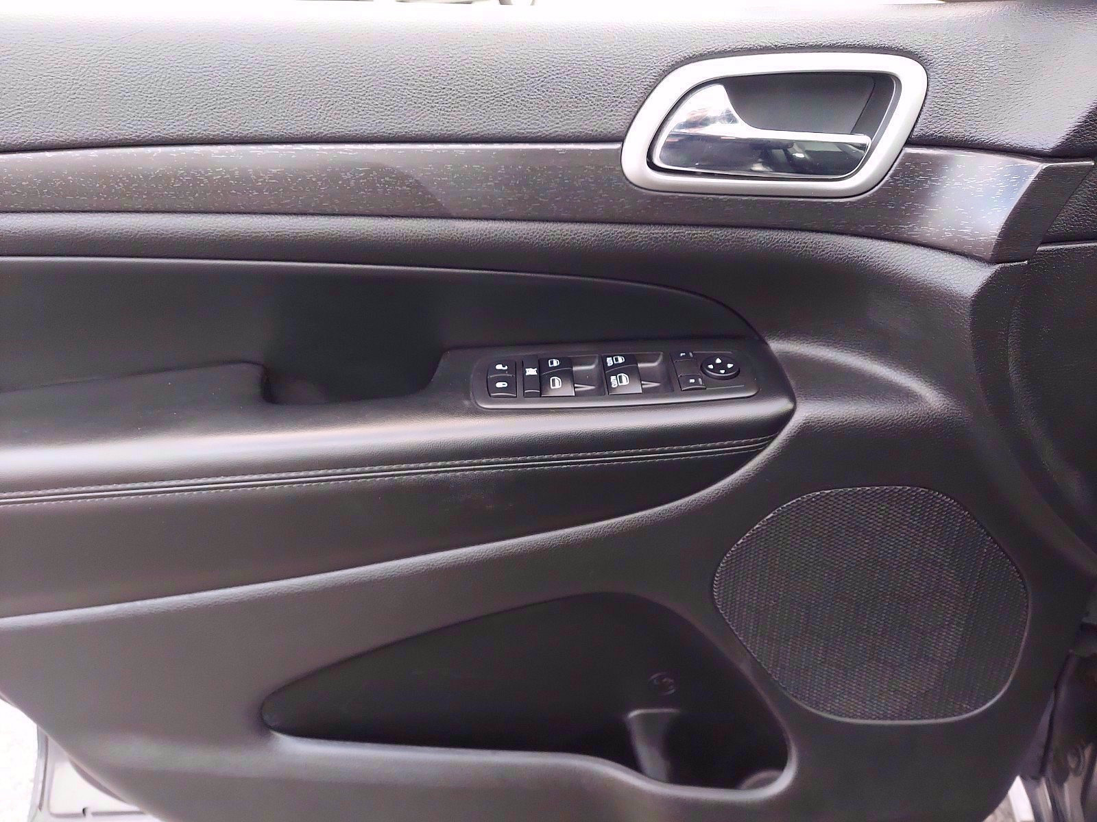 Used 2018 Jeep Grand Cherokee Altitude image 12