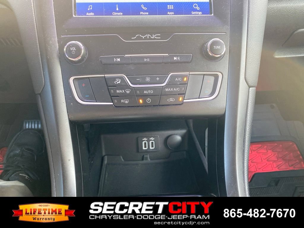 Used 2020 Ford Fusion SE w/ Equipment Group 151A FWD image 16