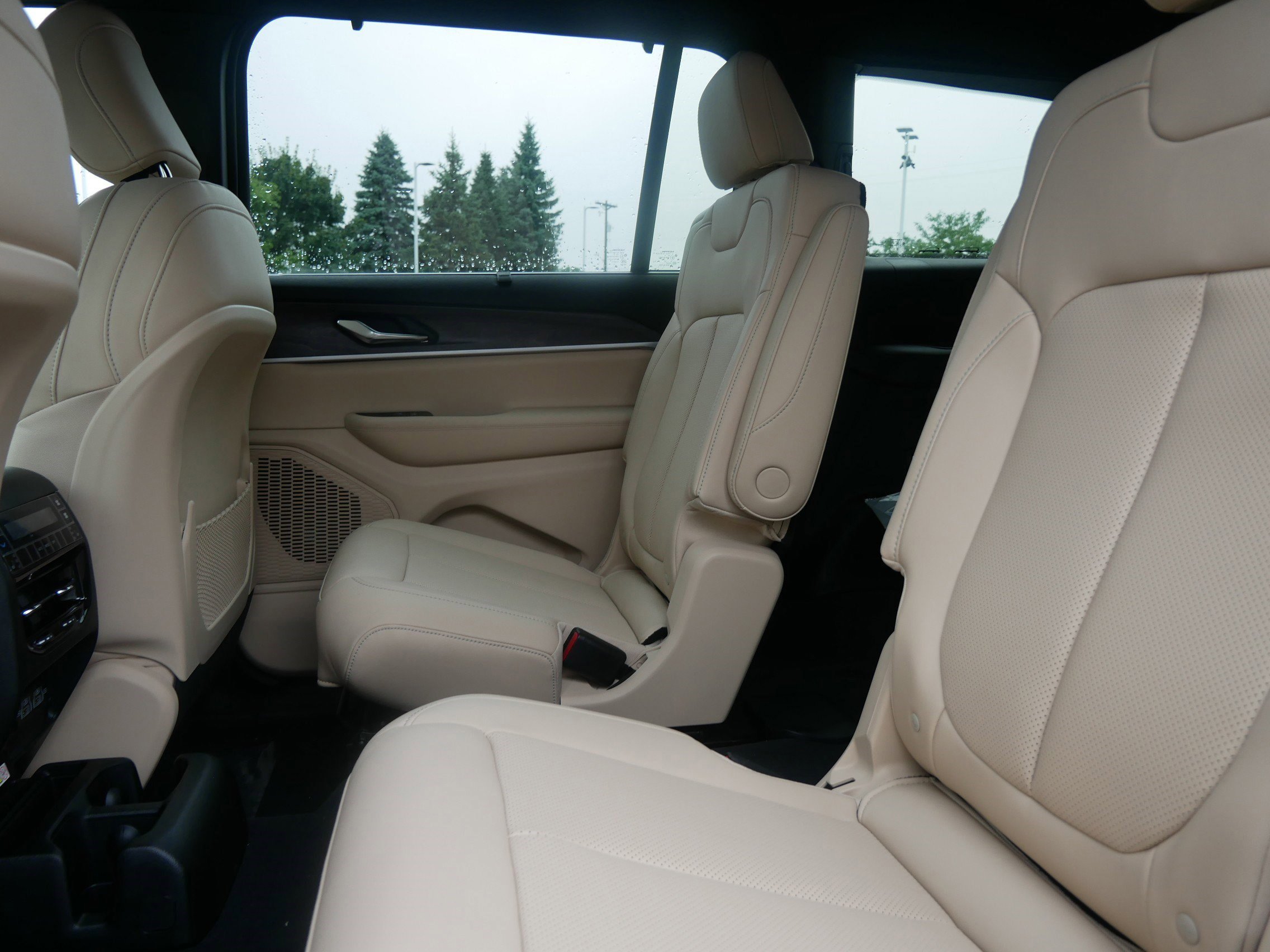 New 2025 Jeep Grand Cherokee L Limited w/ Luxury Tech Group II image 10