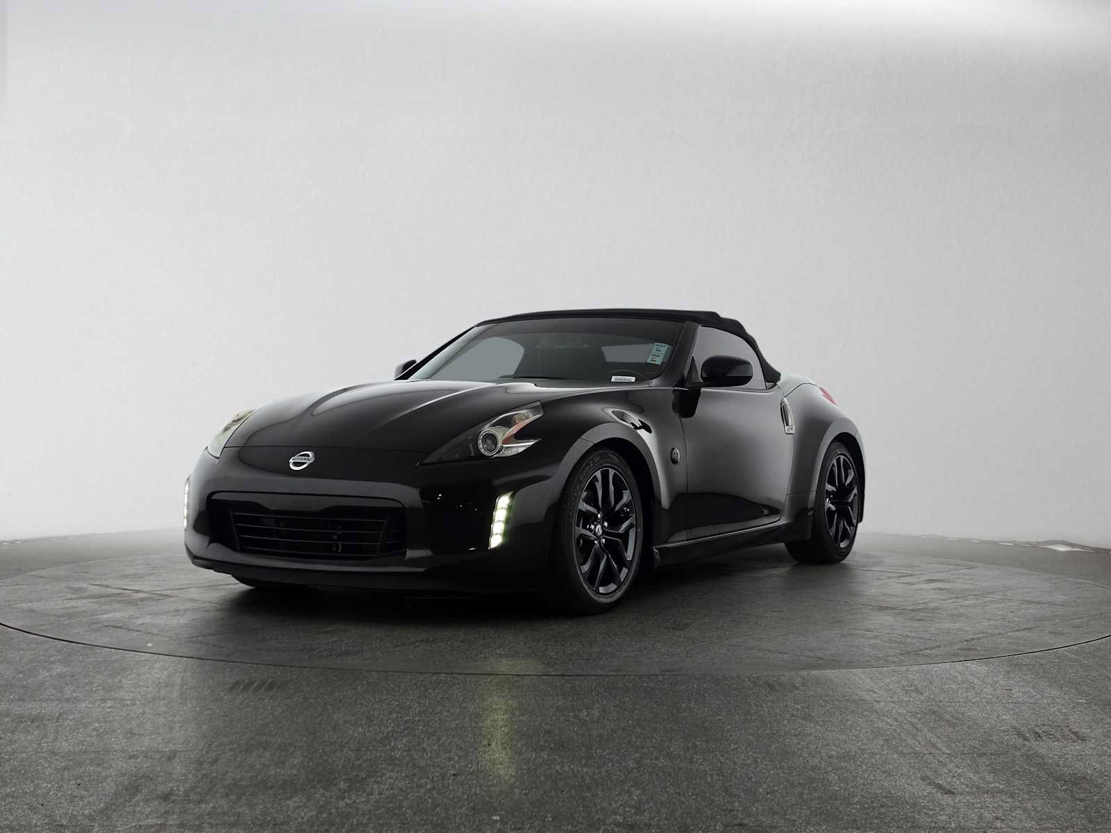 Used 2018 Nissan 370Z Touring RWD image 7